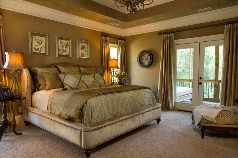 干净整洁的传统风格卧室 暖色系